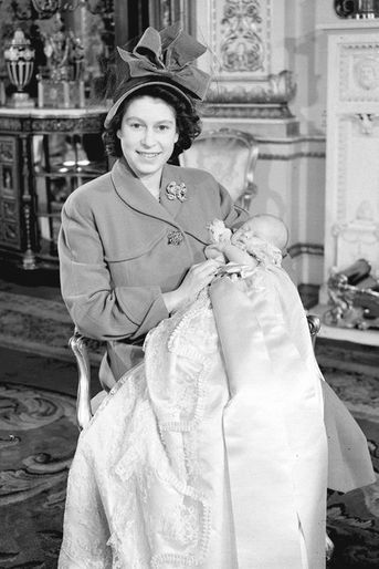 La princesse Elizabeth avec son fils le prince Charles, le 15 décembre 1948
