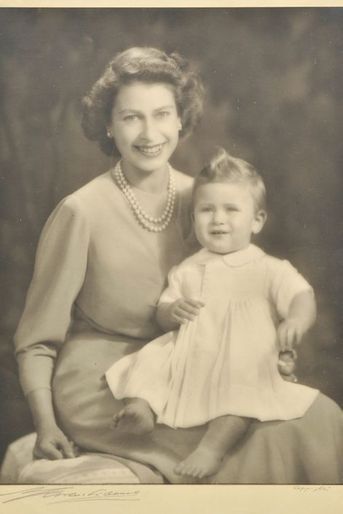 La princesse Elizabeth avec son fils le prince Charles, le 26 octobre 1949