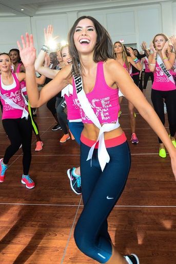 Les prétendantes au titre de Miss Univers s'entraînent à la zumba. À Miami, le 13 janvier 2015