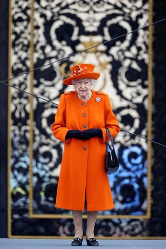 La reine Elizabeth II sur le parvis de Buckingham Palace à Londres, le 7 octobre 2021
