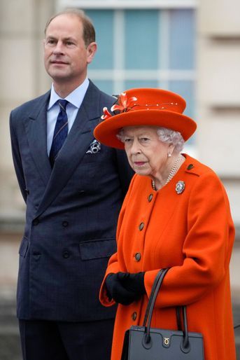 La reine Elizabeth II et son benjamin le prince Edward à Londres, le 7 octobre 2021