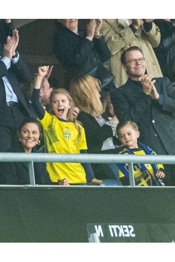La princesse Victoria de Suède et le prince Daniel avec leurs enfants la princesse Estelle et le prince Oscar à la Friends Arena à Solna, le 9 octobre 2021