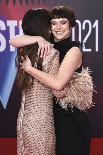 Dakota Johnson et Jessie Buckley à l&#039;avant-première du film «The Lost Daughter» au Festival du film de Londres le 13 octobre 2021