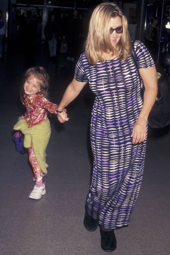 Carrie Fisher et Billie Lourd en 1998 à l'aéroport de Los Angeles