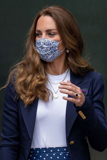 Kate Middleton portant la bague de fiançailles en saphir de Diana à Wimbledon en juillet 2021