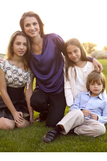 La princesse Iman de Jordanie avec sa mère, sa petite sœur et son petit frère, le 28 mai 2013