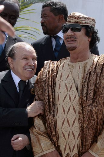 Abdelaziz Bouteflika et Mouammar Kadhafi en août 2009