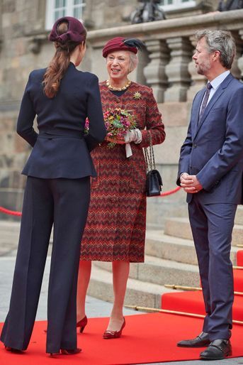 La princesse Mary de Danemark, de dos, à Copenhague, le 6 octobre 2021