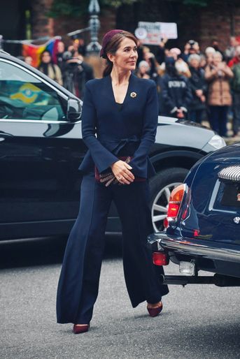 La princesse Mary de Danemark à son arrivée pour l'ouverture du Parlement à Copenhague, le 6 octobre 2021