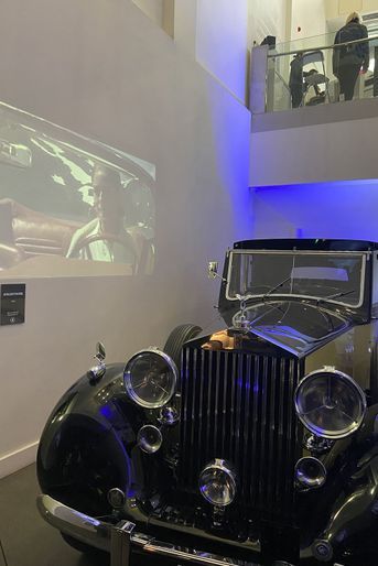 Une exposition dédiée à l'univers de James Bond, «Bond In Motion», avait pris ses quartier au London Film Museum. Aujourd'hui, celle-ci n'est plus accessible mais le National Motor Museum de Beaulieu<br />
, au sud de Londres, proposera une exposition similaire à partir du 15 octobre 2021