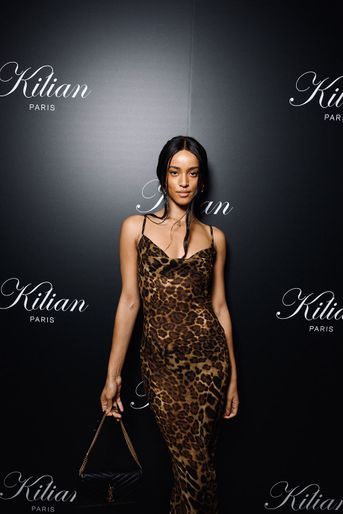 Flora Carter lors de la soirée Kilian Paris en marge de la Fashion Week à Paris le 4 octobre 2021