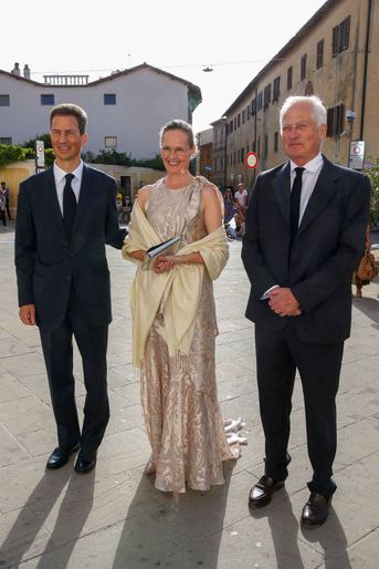 Le prince héritier Alois et sa femme la princesse Sophie avec le prince Hans-Adam II de Liechtenstein (oncle de la mariée) à Orbetello, le 25 septembre 2021