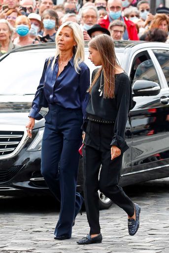 Natty Tardivel et Stella Belmondo arrivant aux obsèques de Jean-Paul Belmondo à Paris, le 10 septembre 2021.