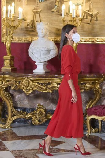 La reine Letizia d'Espagne dans une robe Massimo Dutti à Madrid, le 16 septembre 2021