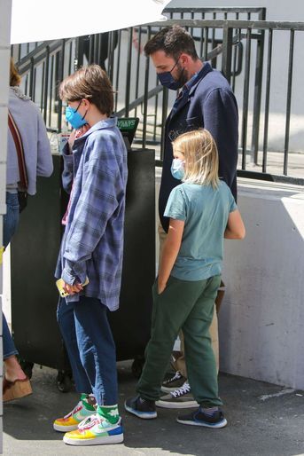 Ben Affleck et ses trois enfants le 16 septembre 2021 à Los Angeles. 
