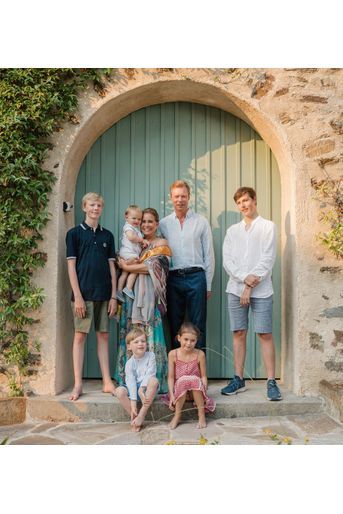La grande-duchesse Maria Teresa et le grand duc Henri de Luxembourg avec leurs petits-enfants les princes Gabriel, Noah, Liam et Charles et la princesse Amalia à Cabasson, le 18 août 2021
