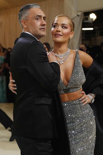 Taika Watiti et Rita Ora au Met Gala à New York, le 13 septembre 2021.