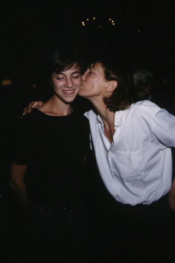 Charlotte Gainsbourg et Jane Birkin à Londres en septembre 1994
