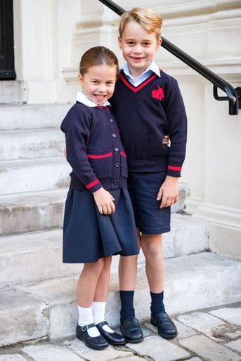 Le prince George avec sa soeur la princesse Charlotte sur un portrait réalisé pour la rentrée scolaire en 2019