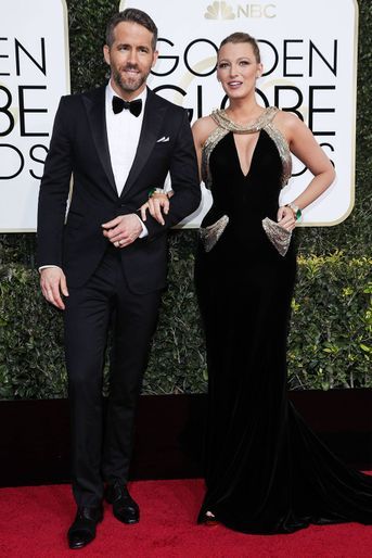 Ryan Reynolds et Blake Lively se sont rencontrés en 2010 sur le tournage de «Green Lantern», démarrant en premier lieu une amitié - ils étaient chacun engagés dans d'autres relations. En 2011, quelques mois après sa rupture avec Scarlett Johansson, l'acteur a fait le premier pas vers l'actrice de «Gossip Girl», comme il l'a révélé dans un podcast en juillet 2021<br />
. Ils se sont mariés en 2012 et ont eu trois filles nées en 2014, 2016 et 2019.