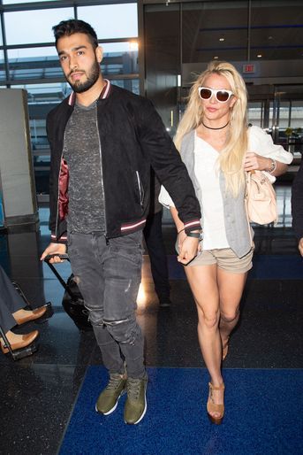 Sam Asghari et Britney Spears à l'aéroport de New York en mai 2018