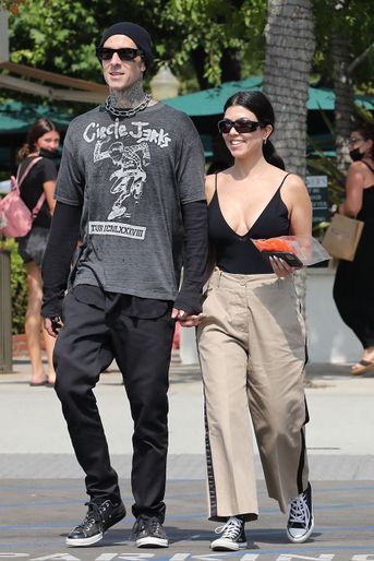 Travis Barker et Kourtney Kardashian à Malibu le 16 juin 2021