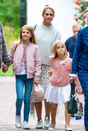 Les princesses Estelle, Leonore et Madeleine de Suède, sur l'île d'Öland, le 10 juillet 2021