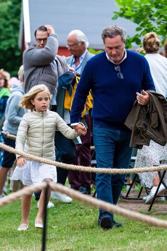 Christopher O&#039;Neill avec sa fille aînée la princesse Leonore de Suède, sur l&#039;île d&#039;Öland, le 10 juillet 2021