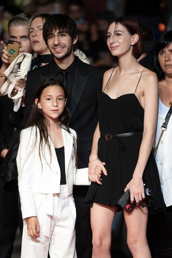 Ben, Jo et Alice Attal lors de la montée des marches du film «Jane par Charlotte» durant le 74e Festival de Cannes le 7 juillet 2021