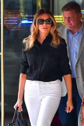 Melania Trump quittant la Trump Tower avec son fils Barron, à New York, le 7 juillet 2021.