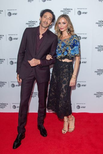 Adrien Brody et Georgina Chapman à la première du film «Clean» au Festival du film de Tribeca à New York le 19 juin 2021