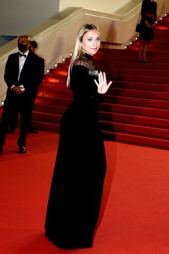 Chloé Jouannet sur le tapis rouge du 74e Festival de Cannes pour la montée des marches du film «Suprêmes» le 10 juillet 2021