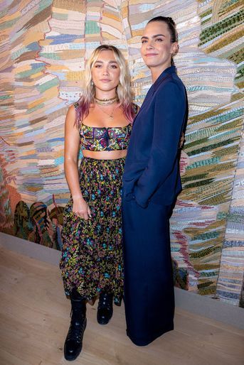 Florence Pugh et Cara Delevingne au défilé Dior haute couture automne-hiver 2021-2022 à Paris le 5 juillet 2021