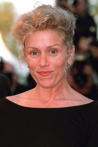 Frances McDormand au Festival de Cannes en 2001 pour la montée des marches «The Barber»
