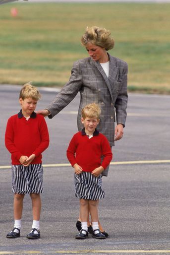 La princesse Diana avec ses fils les princes William et Harry, le 14 août 1989