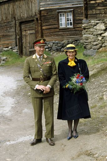 Harald V et son épouse Sonja à Elverum, lors de leur tournée à travers la Norvège pour le sacre du roi en juin 1991.