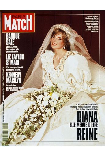 Diana : elle mérite d'être reine. Dix ans de mariage, un mari absent, une famille instable, la Couronne contestée, mais elle force l'adhésion de tous... Couverture du Paris Match n°2202 du 8 août 1991.