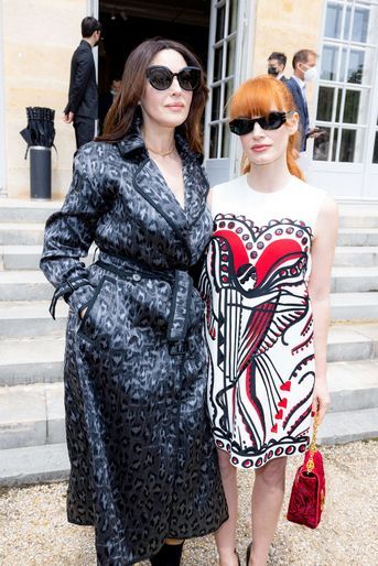 Monica Bellucci et Jessica Chastain au défilé Dior haute couture automne-hiver 2021-2022 à Paris le 5 juillet 2021