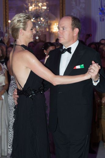 La princesse Charlène et le prince Albert II de Monaco, le 11 octobre 2012, lors d'un bal à Florence