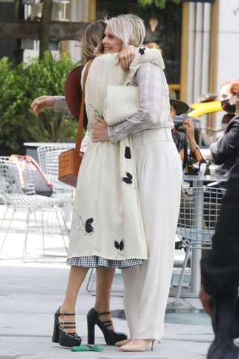 Sarah Jessica Parker et Cynthia Nixon sur le tournage de la série «And Just Like That...» à New York le 9 juillet 2021