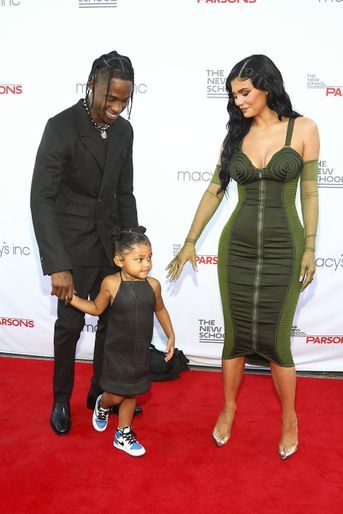 Travis Scott et Kylie Jenner avec leur fille Stormi au gala Parsons Benefit à New York le 15 juin 2021