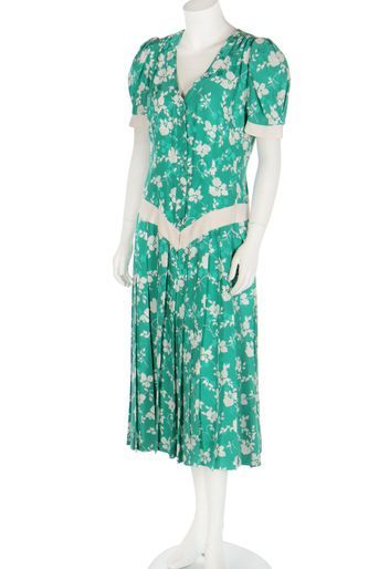 L'une des deux robes de Sarah Ferguson, duchesse d'York, créées par Lindka Ceirach et qui seront vendues aux enchères le 15 juin 2021 chez Kerry Taylor Auctions à Londres