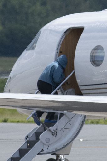 Kanye West dans un aéroport de New York le 9 juin 2021, après son escapade en Provence avec la mannequin