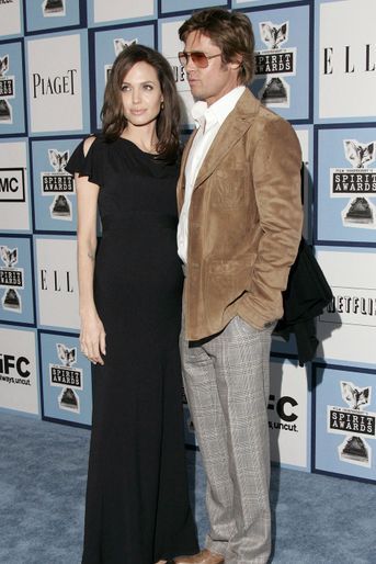 Angelina Jolie (alors enceinte de Knox et Vivienne) et Brad Pitt aux Independent Spirit Awards à Los Angeles en février 2008
