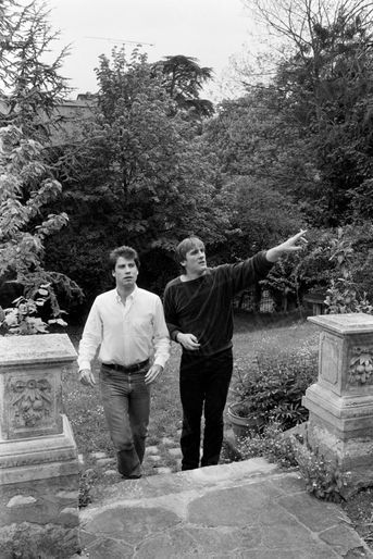 « John a visité la maison de Gérard et le jardin de fond en comble »  - Paris Match n°1668, 15 mai 1981