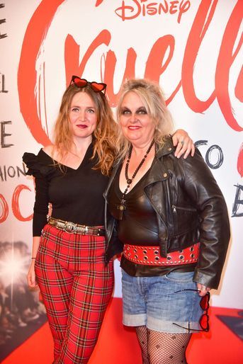 Valérie Damidot et sa fille Roxane à la première du film «Cruella» au Grand Rex à Paris le 11 juin 2021