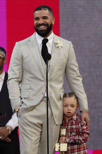 Drake et son fils Adonis aux Billboard Music Awards à Los Angeles le 23 mai 2021