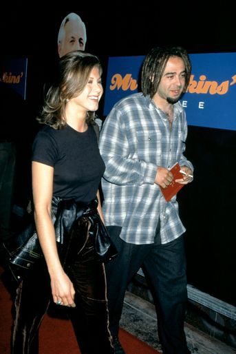 Avant de décoller avec «Friends», Jennifer Aniston a eu un bref flirt avec Adam Duritz, musicien et fondateur du groupe de rock Counting Crows. 