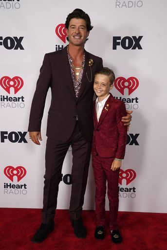 Robin Thicke et son fils Julian aux iHeartRadio Music Awards à Los Angeles le 27 mai 2021