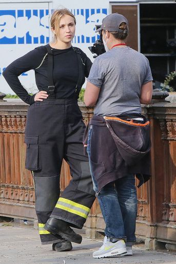 Chloé Jouannet à Paris sur le tournage du film de Jean-Jacques Annaud «Notre-Dame brûle» le 20 avril 2021